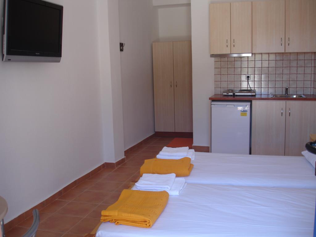 Lydia Mare Apart otel Ágios Kírykos Dış mekan fotoğraf